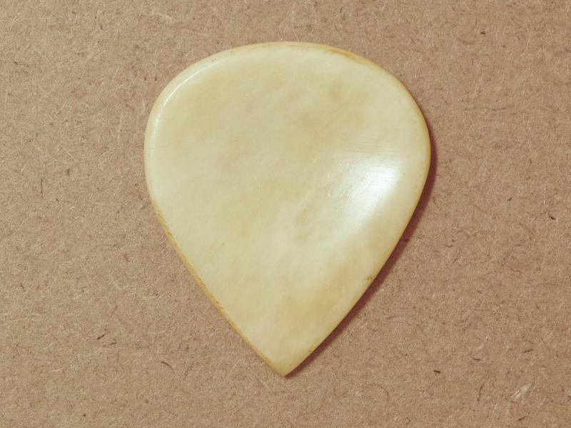 Animals Pedal Wild Picks (BB-TD-D-WH-S) Buffalo Bone Tear Drop Dent White Small