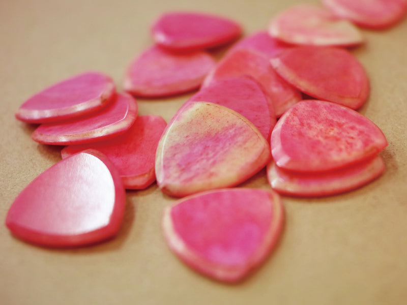 Animals Pedal Wild Picks (CB-TC-N-PK-S) Cow Bone Tri Pick Chamfer Pink Small 3mm