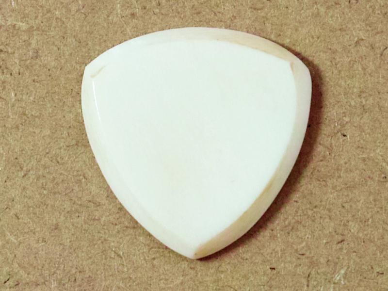 Animals Pedal Wild Picks (CB-TC-N-WH-S) Camel Bone Tri Pick Chamfer White Small 3mm