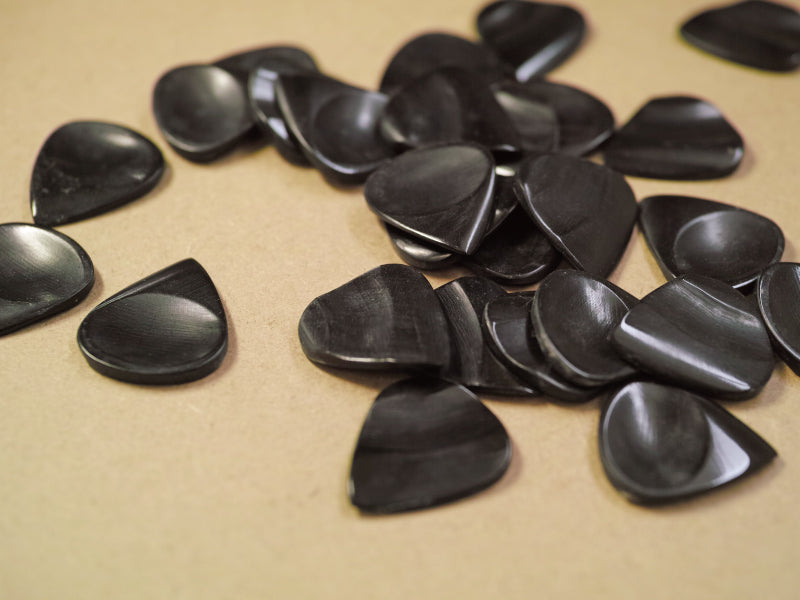 Animals Pedal Wild Picks (CHR-JP-DD-BK-S) Cow Horn Jazz Pick Double Dent Black Small