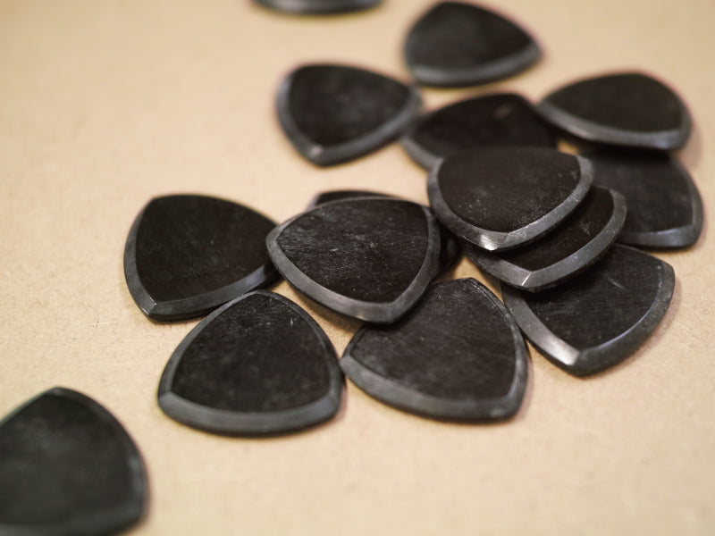Animals Pedal Wild Picks (CHR-TC-N-BK-S) Cow Horn Tri Pick Chamfer Black Small 3mm