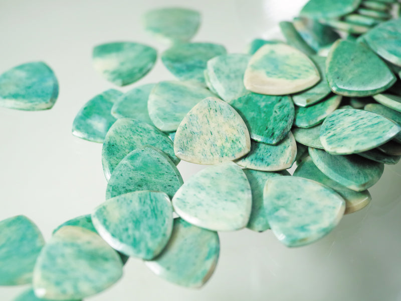 Animals Pedal Wild Picks (CB-TC-N-GR-S-3.0) Cow Bone Tri Pick Chamfer Green Small 3mm