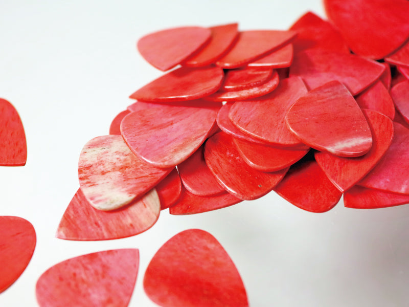 Animals Pedal Wild Picks (CB-TD-N-RD-2.0) Cow Bone Tear Drop Red 2mm