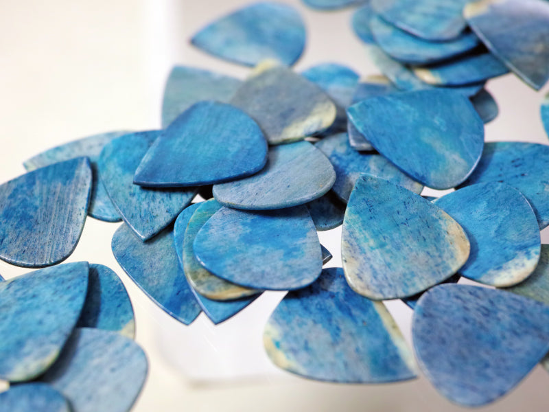 Animals Pedal Wild Picks (CB-TD-N-SB-1.5) Cow Bone Tear Drop Sky Blue