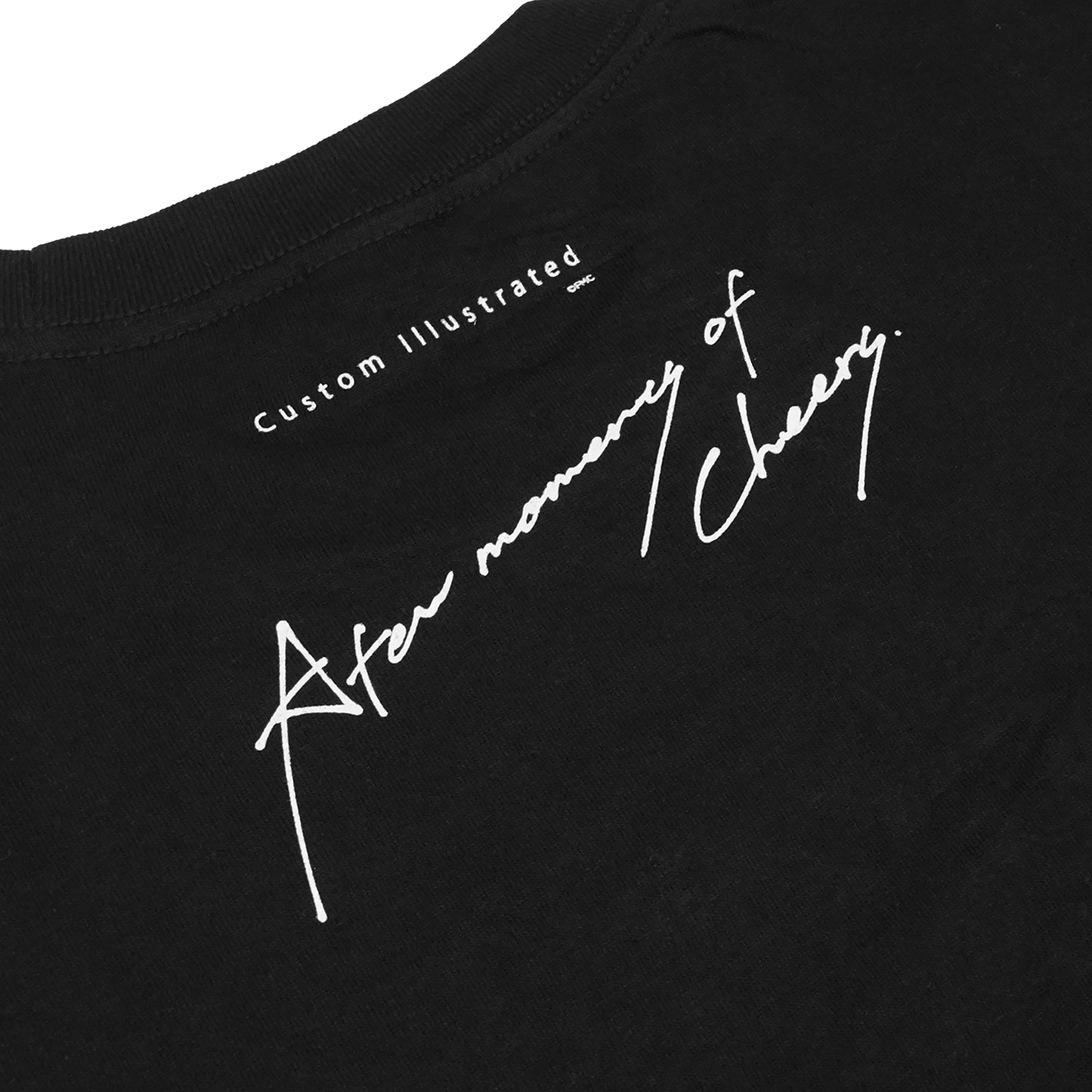 【12月8日 (月) 18:00 受注開始】Custom Illustrated / 数分間のエールを 才能って何だ？ Tシャツ ブラック【2026年 1月下旬入荷予定】